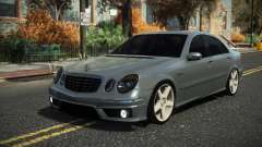 Mercedes-Benz E63 AMG Ofejuk