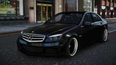 Mercedes-Benz C63 AMG Yoqpeqefo